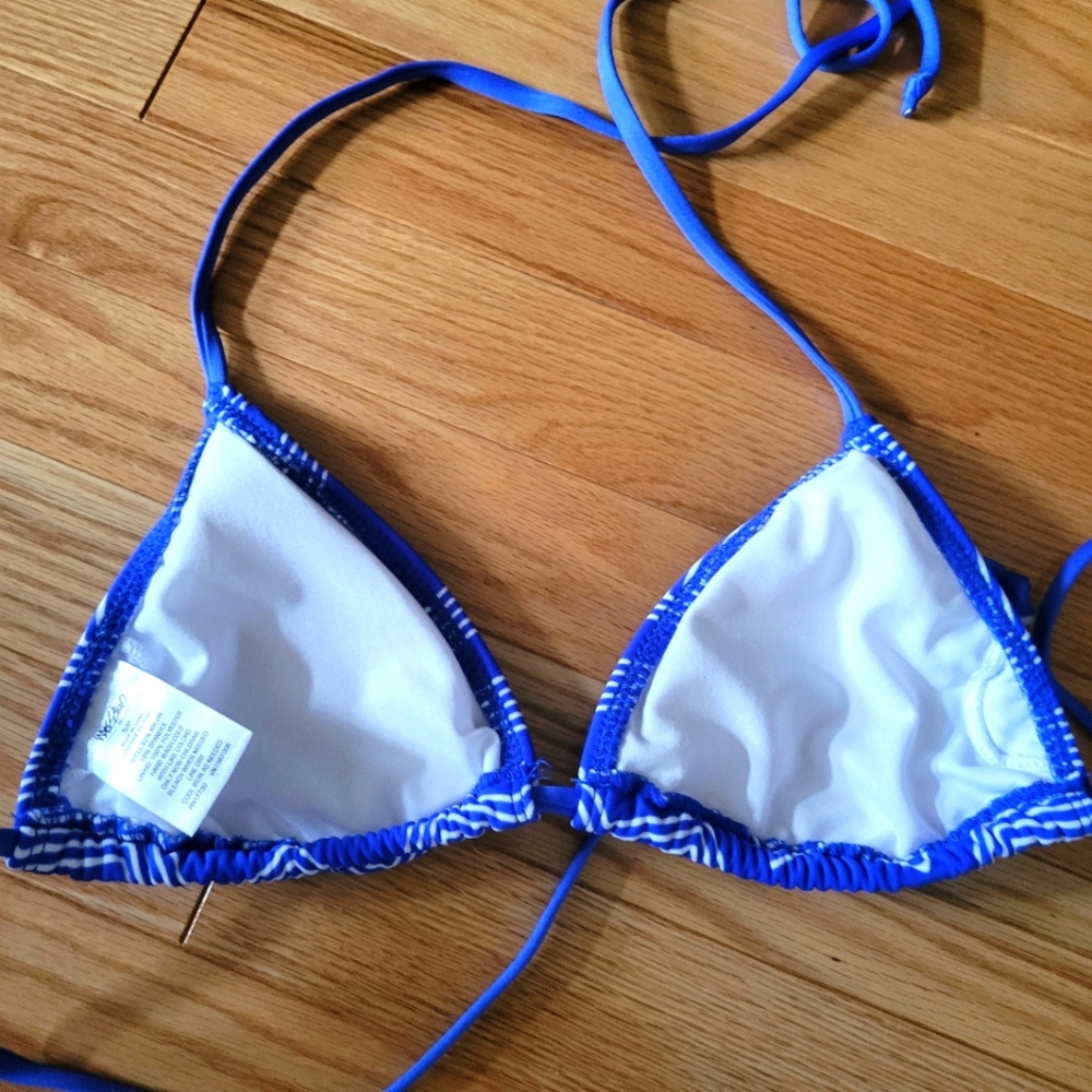 NWOT Mossimo Triangle Bikini Top - Picture 5 of 9